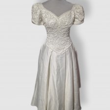 Vintage suknia ślubna wyszywana koralikami 36 kość słoniowa z trenem