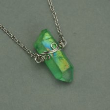 Naszyjnik Talizman minimalistyczny surowy zielony kryształ górski, wire wrapping, stal chirurgiczna