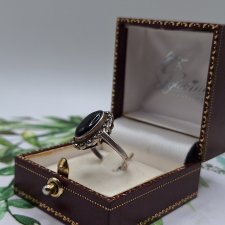 Srebrny pierścionek z onyxem oraz markazytami