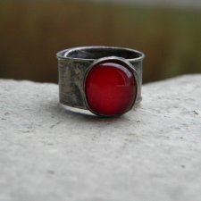 Świetlista czerwień  - pierścionek