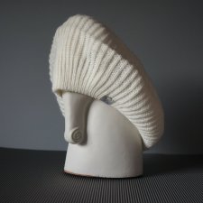 Biała czapka/beret