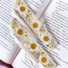 Zakładka do książki z żywicy 9 cm - kompozycja białych kwiatów