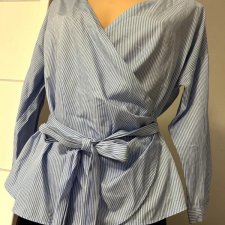 Reserved L 40 Bluzka koszula kopertowa wiązana w pasie niebieska biała bawełna dekolt v