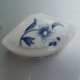 porcelaine de Paris France décor Vieux China niewielkie porcelanowe puzderko o oryginalnym kształcie