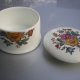 Staffordshire Fine Bone China Made in England  niewielkie porcelanowe puzderko kobiece, eleganckie..