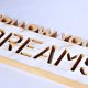 Drewniany napis Follow your dreams, dekoracja ścienna, na ścianę z litego drewna, dla marzyciela, nastolatka, młodzieży