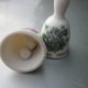 porcelanowy w miniaturze kolekcjonerski dzwonek  - JANUARY  CARNATIOS     - kwiaty miesiąca