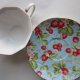 Duża -herbaciana - filiżanka porcelanowa ze spodkiem  - oryginalna forma - wykwintne ucho - smakowite zdobienie