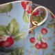 Duża -herbaciana - filiżanka porcelanowa ze spodkiem  - oryginalna forma - wykwintne ucho - smakowite zdobienie