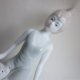 w stylu Nao Lladro -niespotykana porcelanowa figurka 19,5 cm  wysokości -ciekawe połączenie wykończenia biskwitowego i błyszczącego
