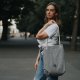 Szara torba z grubo plecionej tkaniny, rączki ze sznurka