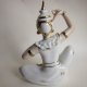 Tajlandzka tancerka z porcelany -efektowna figurka porcelanowa 20 cm wysokości