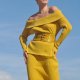 Sweter miodowy off shoulder