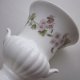 Wedgwood Mirabelle szlachetnie porcelanowy wazonik ciekawa klasyczna  forma