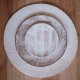Talerz ceramiczny biale szkliwo na ciemnej glinie handmade ze wzorem kwiatowym