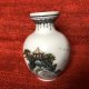 Miniatura sztuka japońska - ręcznie malowany sygnowany niewielki wazonik porcelanowy