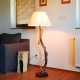 Lampa podłogowa z wygiętej gałęzi orzecha włoskiego, duża drewniana lampa stojąca, lampa z naturalnego drewna i lin jutowych