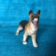 Miniatura porcelanowa psia figurka ręcznie malowana