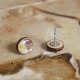owalne złoto beżowe kolczyki sztyfty 11 mm żywica drewno stal drewniane, beż