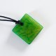Kwadratowy wisior z żywicy epoksydowej zielono-złoty 2,5x2,5 cm