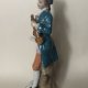 Porcelanowa figurka dawnej daty ręcznie malowana 21,5 cm