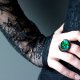 Szmaragdowo zielony pierścionek z turkusowym akcentem