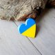 Wspieramy UKRAINĘ! Przypinka serce z flagą Ukrainy