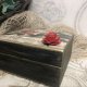 Szkatułka z różą, drewniane pudełko na prezent