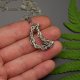 Wisiorek księżyc z labradorytami, półksiężyc, wire wrapping, stal chirurgiczna, labradoryt