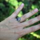 Piękny delikatny pierścionek ze srebra z naturalnym agatem. Biżuteria artystyczna na prezent.