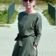 ADELA - DZIANINOWA SUKIENKA MIDI ROZKLOSZOWANA - khaki