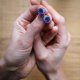 Kolczyki minimalne wkrętki fioletowe - POLNE KWIATY