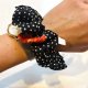 Romantyczna Gumka do Włosów Scrunchie ITALIANA – Czarna w Białe Groszki i Maki | Styl Retro Vintage Włoski | Dodatki do Włosów Handmade