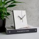 Biały minimalistyczny zegar z papieru