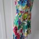 Urocza sukienka w kolorowe kwiaty M&Co, multikolor