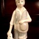 figurka porcelanowa chłopca z psem- 1