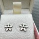 Pandora Daisy - kolczyki ❀ڿڰۣ❀ Kultowa stokrotka w emalii i srebrze