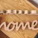 Drewniany napis "home", lity dąb, z drewna, stojący