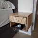 Minimalistyczna wisząca szafka nocna z szufladą i półką
