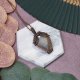 Miedziany wisiorek wire wrapping z agatem Montana #413
