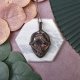 Miedziany wisiorek wire wrapping z rodonitem #472