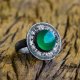 Srebrny pierścionek tribal z naturalnym kamieniem, zielony onyks
