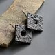 Kwadratowe kolczyki z papieru z recyklingu
