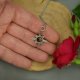 Mały wisiorek róża wiatrów tygrysie oko, wire wrapping, stal chirurgiczna