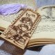 Zakładka do książki drewniana, ręcznie wypalana - "Magia książek" (pirografia)