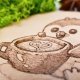 Drewniana ręcznie wypalana podkładka pod kubek - Pingwin - prezent handmade, rękodzieło