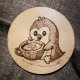 Drewniana ręcznie wypalana podkładka pod kubek - Pingwin - prezent handmade, rękodzieło