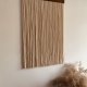 Nowoczesna beżowa makrama ścienna – minimalistyczna dekoracja boho