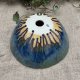 Ceramiczna ręcznie robiona biała umywalka z paprociami