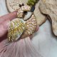 Unikalna broszka ptak – haft, kryształki i pióra – prezent handmade